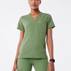 Figs- Catarina One-Pocket Scrub Top (Fern)